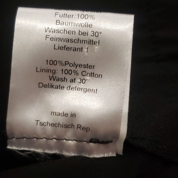 Kirstens Landhausmode Authentic Traditional Black German Dirndl - Picture 13 of 14